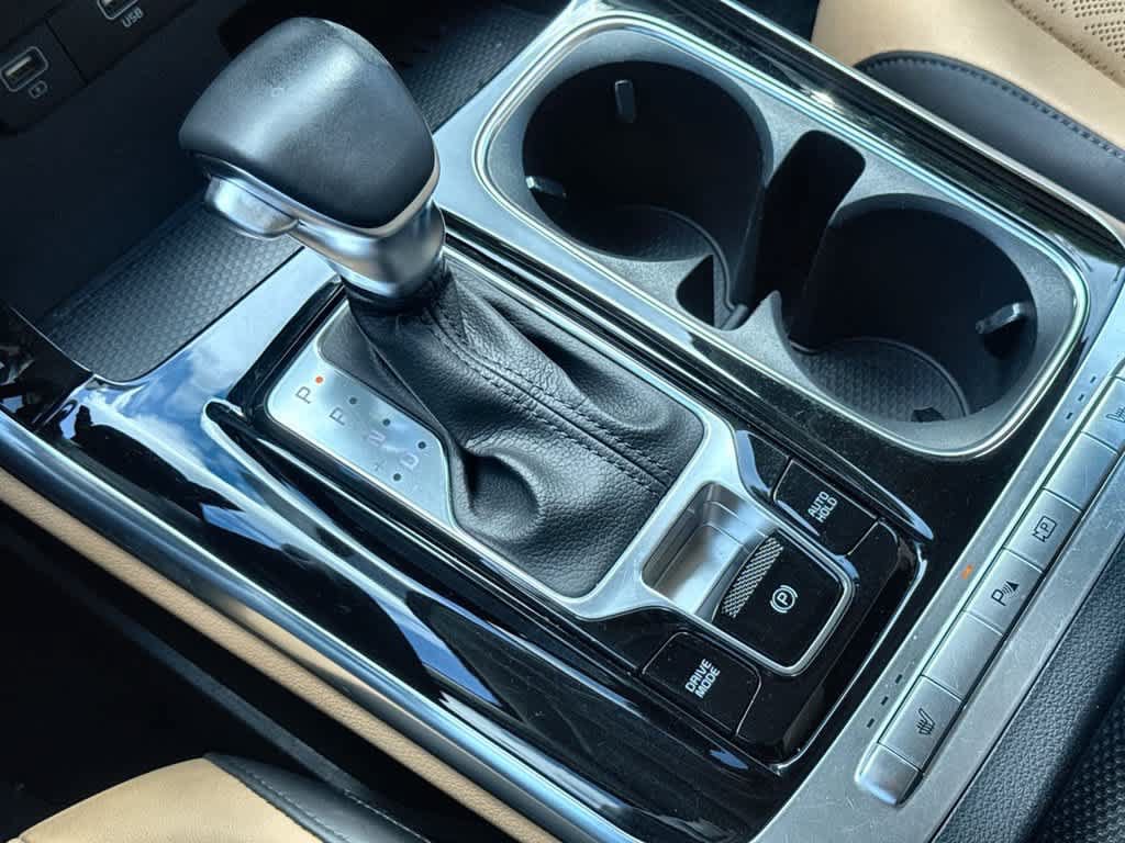 Used 2024 Kia Carnival EX FWD image 21