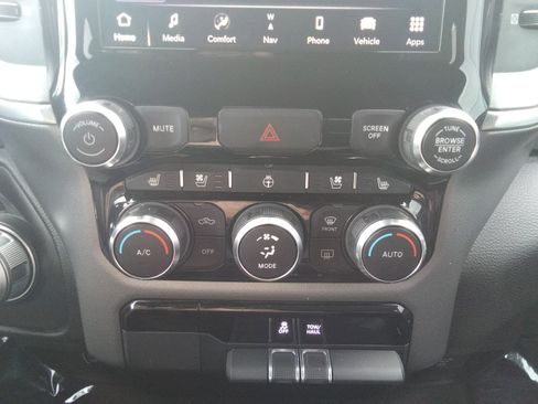 Used 2023 RAM 1500 Laramie AWD/4WD image 18