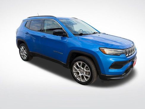 Used 2022 Jeep Compass Latitude w/ Sun and Sound Group AWD/4WD image 12