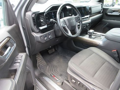 Certified 2024 Chevrolet Silverado 1500 LT Trail Boss w/ LPO, Dark Essentials Package AWD/4WD image 18