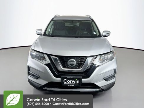 Used 2018 Nissan Rogue SV image 4