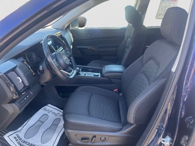 Used 2025 Nissan Pathfinder SV AWD/4WD image 9