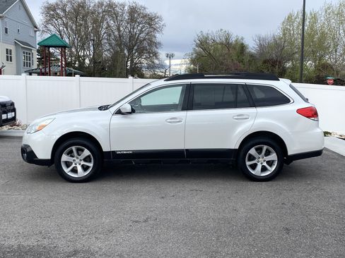 Used 2014 Subaru Outback 2.5i Premium image 3