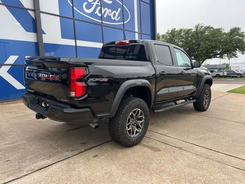 Used 2025 Chevrolet Colorado ZR2 w/ Technology Package AWD/4WD image 8