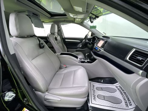 Used 2015 Toyota Highlander XLE image 32