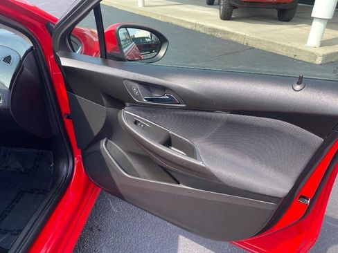 Used 2017 Chevrolet Cruze LT image 11