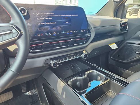 Used 2025 Chevrolet Silverado EV RST AWD/4WD image 32