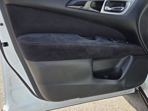 Used 2014 Nissan Pathfinder SV AWD/4WD image 11