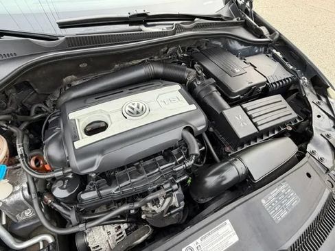 Used 2011 Volkswagen Golf 4-Door FWD image 29