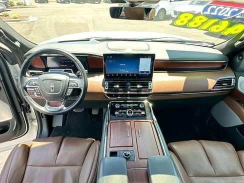 Used 2022 Lincoln Navigator L Reserve AWD/4WD image 3