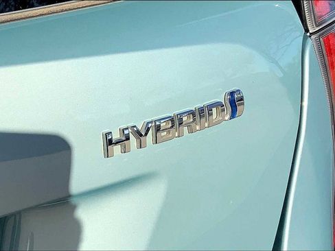 Used 2016 Toyota Prius Three Touring image 9