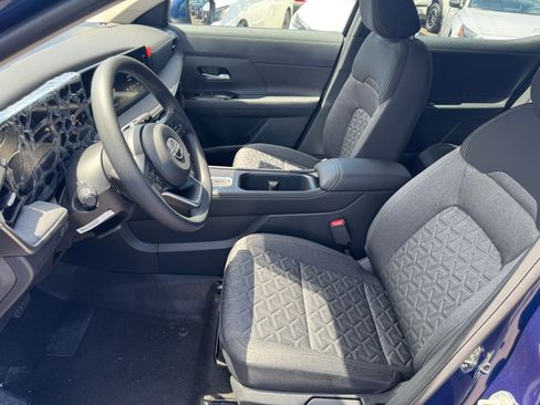 New 2025 Nissan Kicks SV image 9