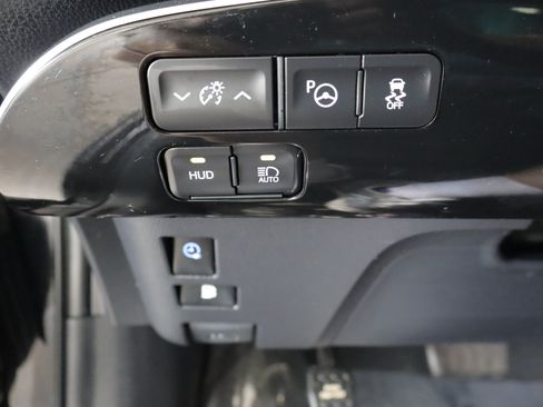 Used 2021 Toyota Prius Prime Limited FWD image 19