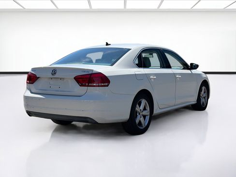 Used 2012 Volkswagen Passat TDI SE FWD image 4