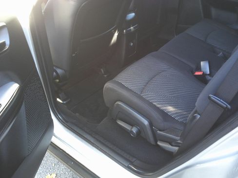 Used 2013 Dodge Journey SXT w/ Flexible Seating Group image 12