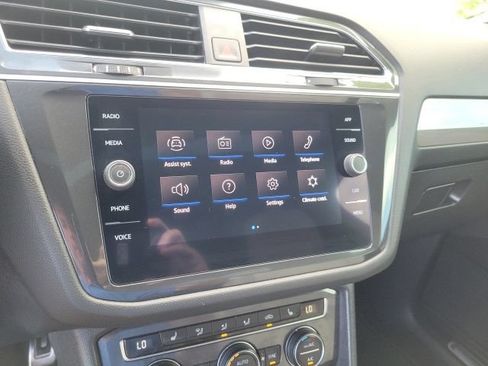 Used 2021 Volkswagen Tiguan SE R-Line AWD/4WD image 19