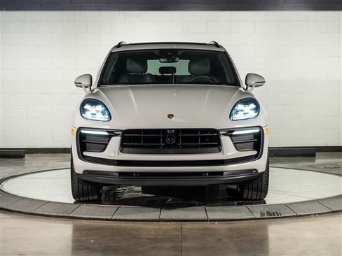 New 2026 Porsche Macan image 6