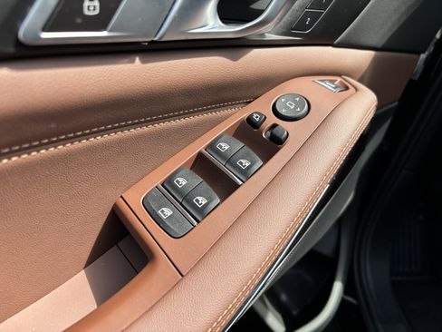 Used 2024 BMW X5 sDrive40i w/ Premium Package image 15