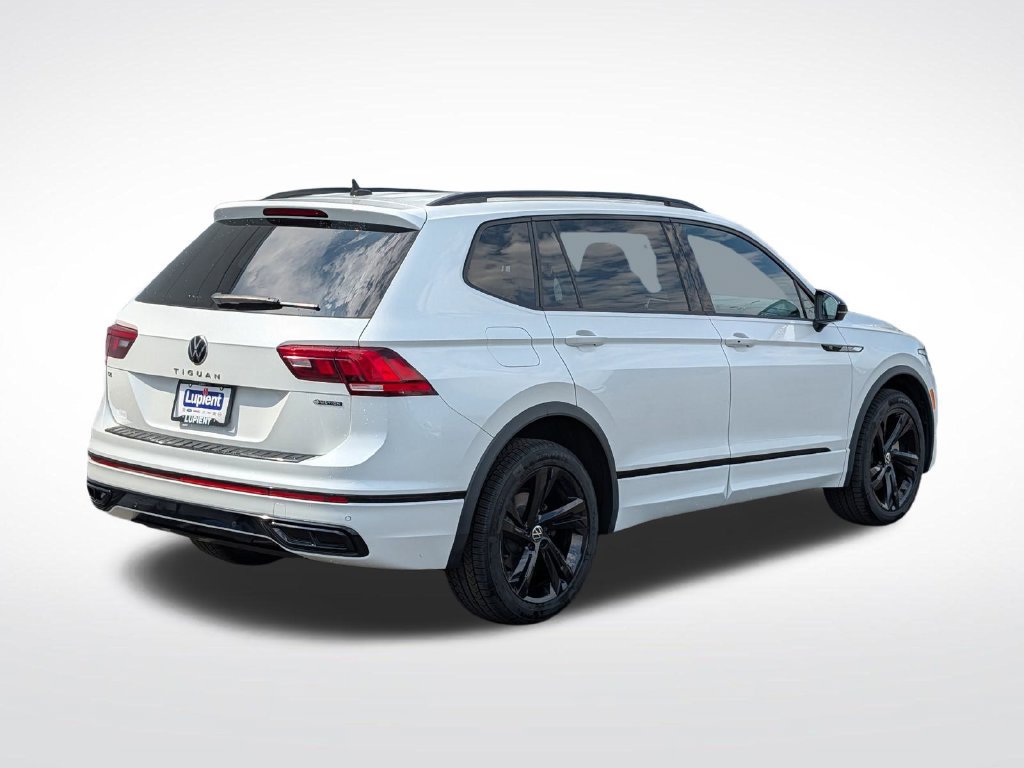 Used 2023 Volkswagen Tiguan SE R-Line AWD/4WD image 3