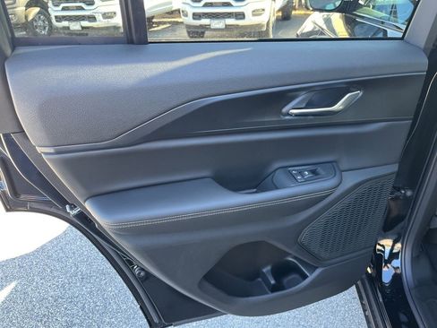 New 2025 Jeep Grand Cherokee Altitude image 15