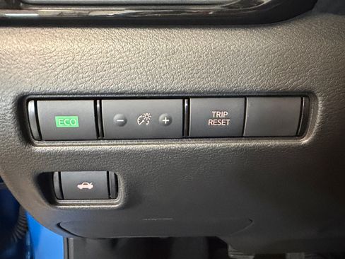 Used 2025 Nissan Sentra SV w/ Trunk Package FWD image 24