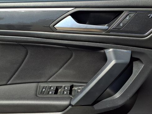 Used 2019 Volkswagen Tiguan SEL Premium AWD/4WD image 19