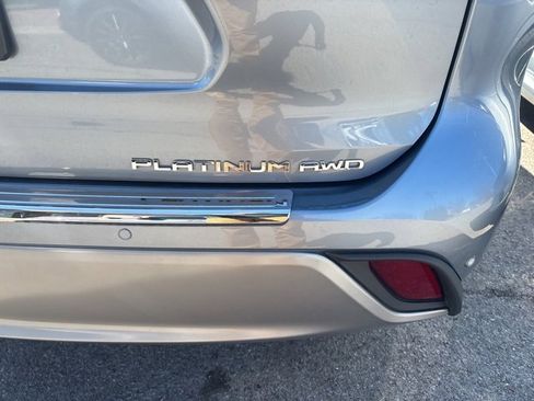 Used 2020 Toyota Highlander Platinum image 9