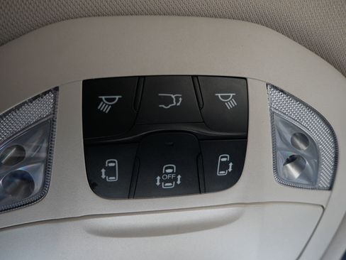 Used 2021 Chrysler Pacifica Limited image 33