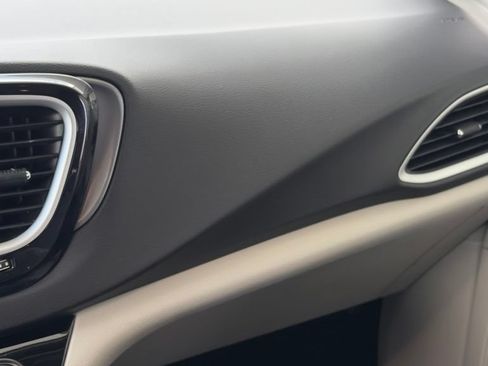 Used 2022 Chrysler Pacifica Touring-L FWD image 26