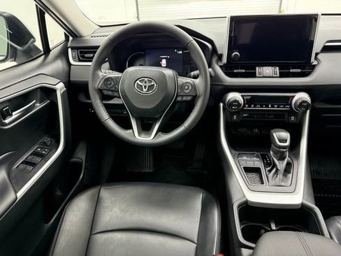 Used 2023 Toyota RAV4 XLE Premium image 31