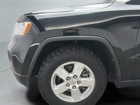 Used 2012 Jeep Grand Cherokee Laredo w/ Laredo E Group AWD/4WD image 9