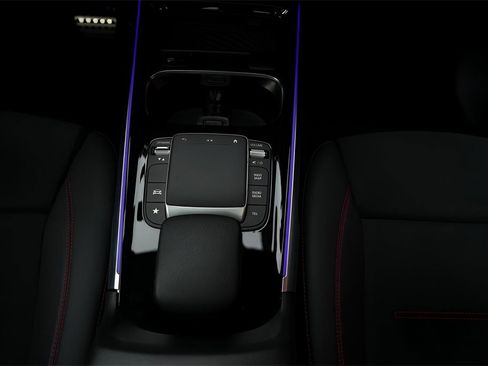 Used 2023 Mercedes-Benz GLB 250 image 44