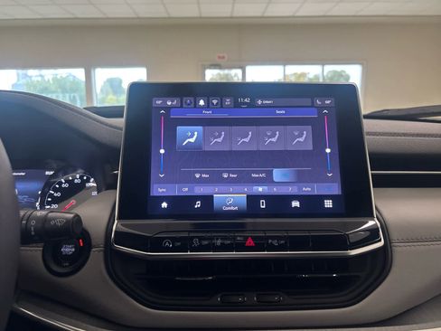 Used 2024 Jeep Compass Limited image 34