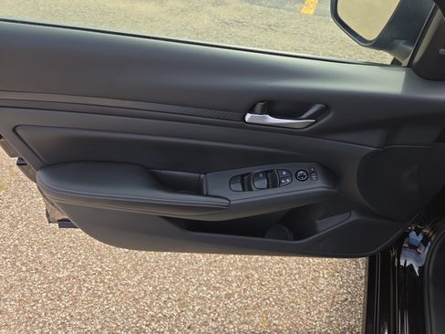 Used 2025 Nissan Altima 2.5 SV FWD image 6