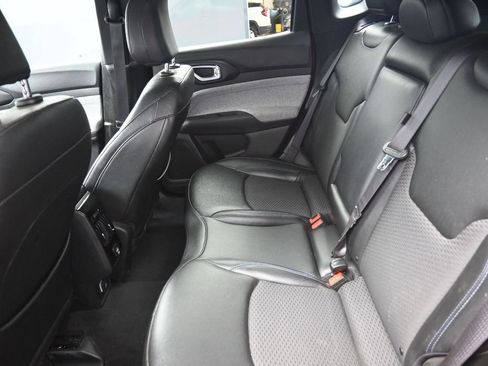 Used 2024 Jeep Compass Latitude AWD/4WD image 21