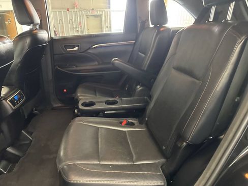 Used 2014 Toyota Highlander Limited AWD/4WD image 18