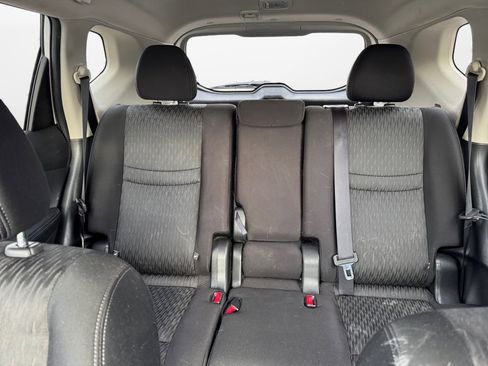 Used 2017 Nissan Rogue SV w/ SV Premium Package image 12