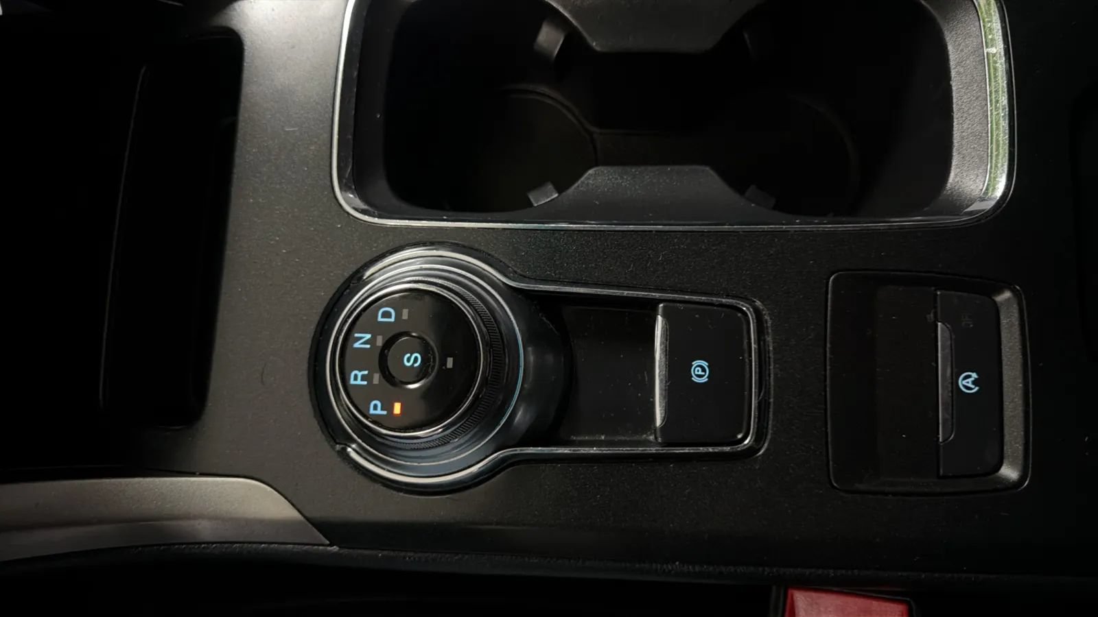 Used 2017 Ford Fusion SE w/ Fusion SE Technology Package FWD image 12