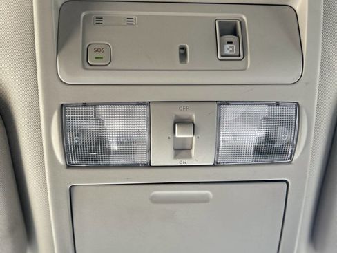 Used 2020 Nissan Titan SV w/ SV Convenience Package image 15