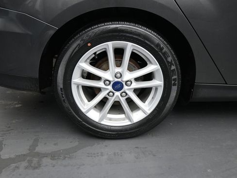 Used 2016 Ford Focus SE w/ Reverse Sensing Package image 10