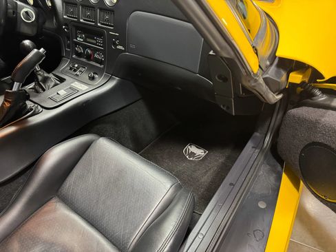 Used 2002 Dodge Viper GTS RWD image 34