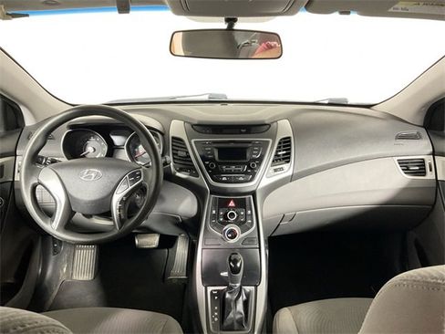 Used 2015 Hyundai Elantra SE image 16