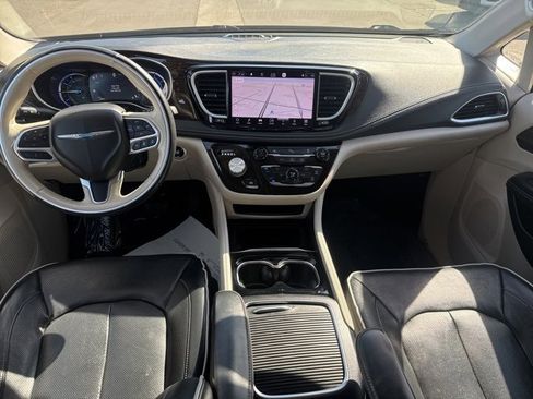 Certified 2021 Chrysler Pacifica Limited image 19