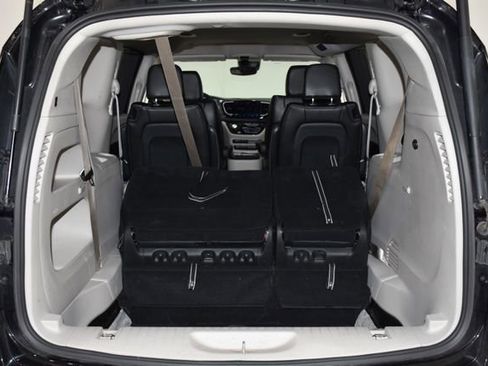 Used 2024 Chrysler Pacifica Touring-L FWD image 29