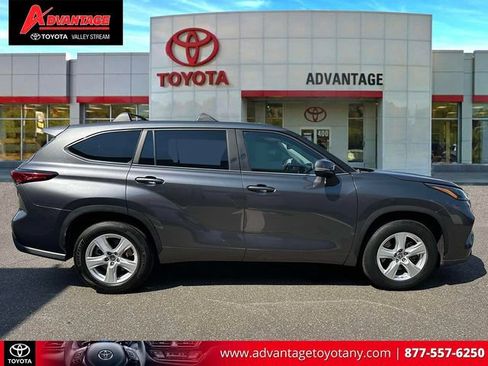 Used 2023 Toyota Highlander LE FWD image 5