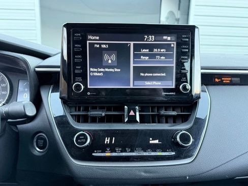 Used 2022 Toyota Corolla LE image 19