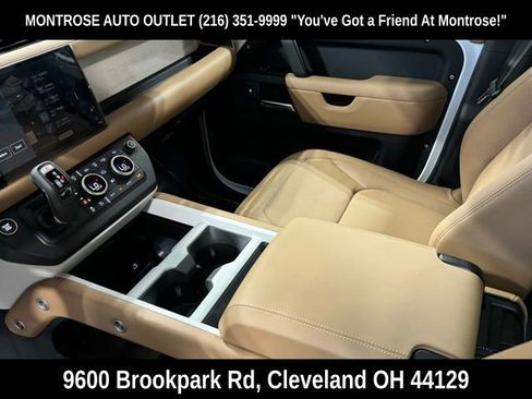 New 2025 Land Rover Defender 110 X-Dynamic SE image 12