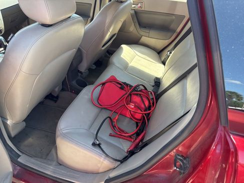 Used 2010 Ford Focus SEL image 7