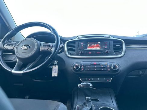 Used 2016 Kia Sorento LX w/ LX Convenience Package image 9