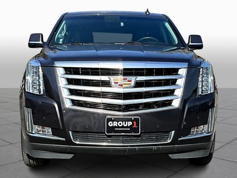 Used 2018 Cadillac Escalade Luxury image 3